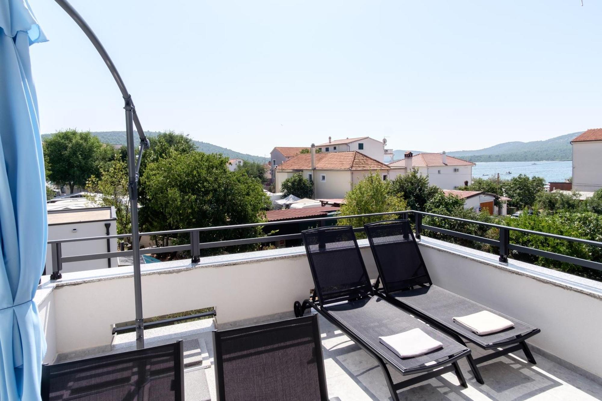 Apartments Grape Пировац Экстерьер фото