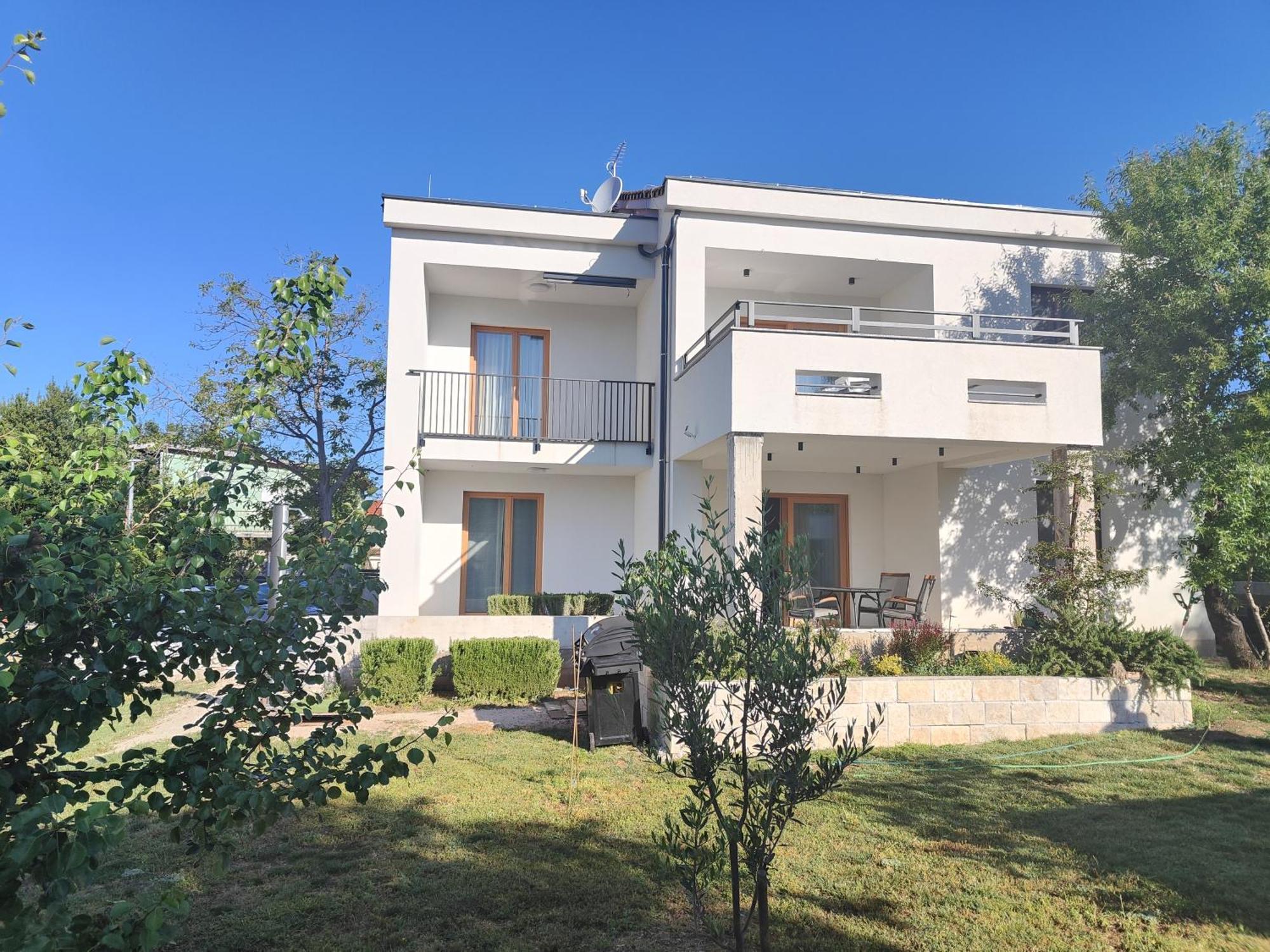Apartments Grape Пировац Экстерьер фото